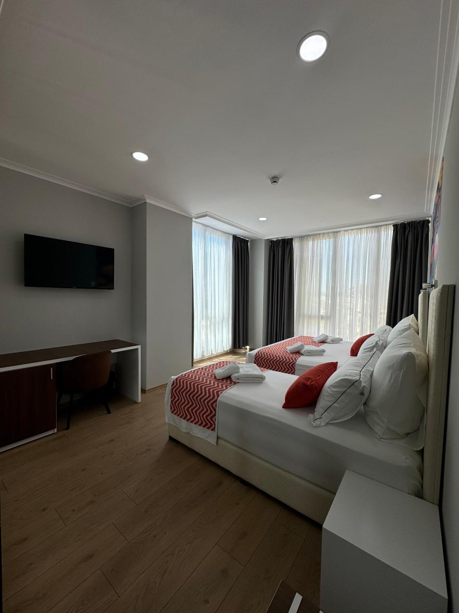 Hotel Britania วญอเรอ ภายนอก รูปภาพ
