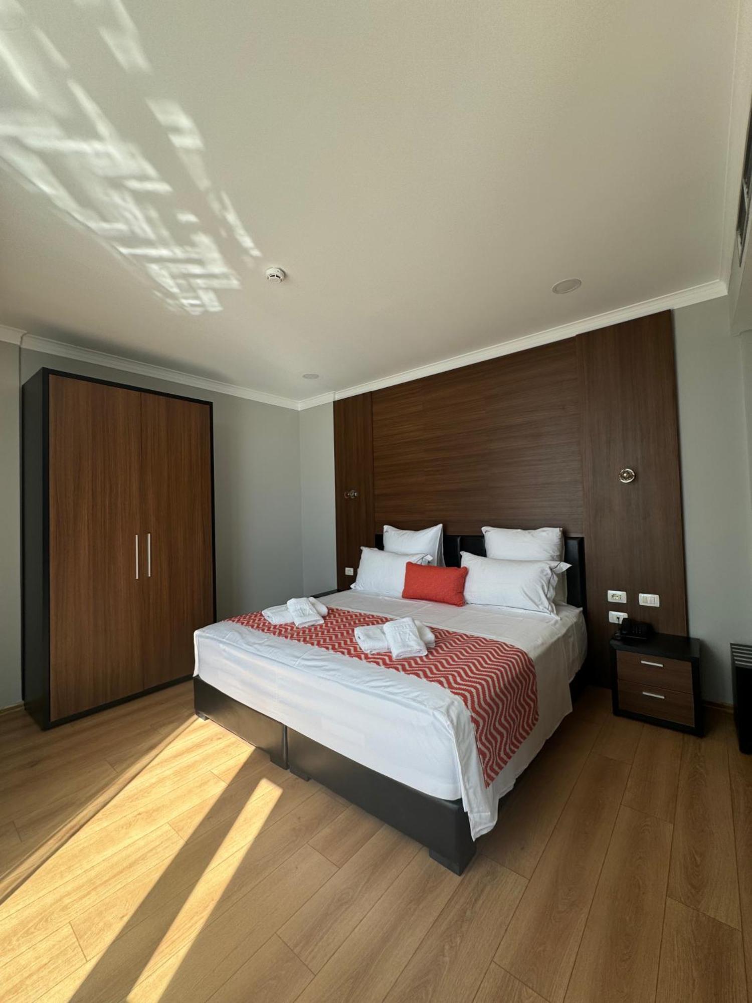 Hotel Britania วญอเรอ ภายนอก รูปภาพ