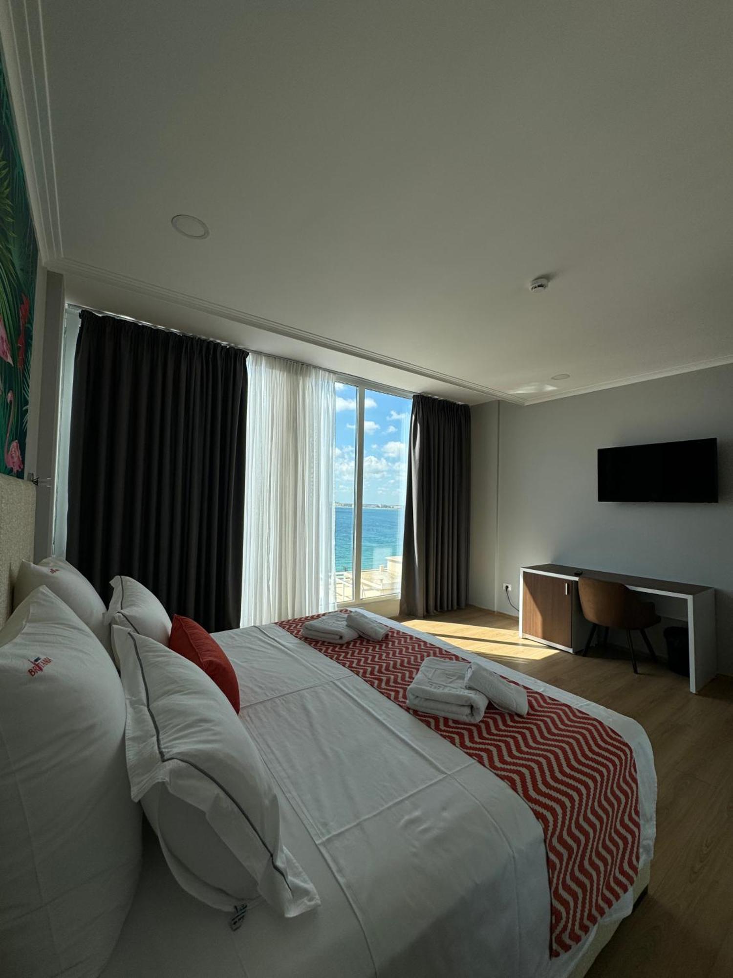 Hotel Britania วญอเรอ ภายนอก รูปภาพ