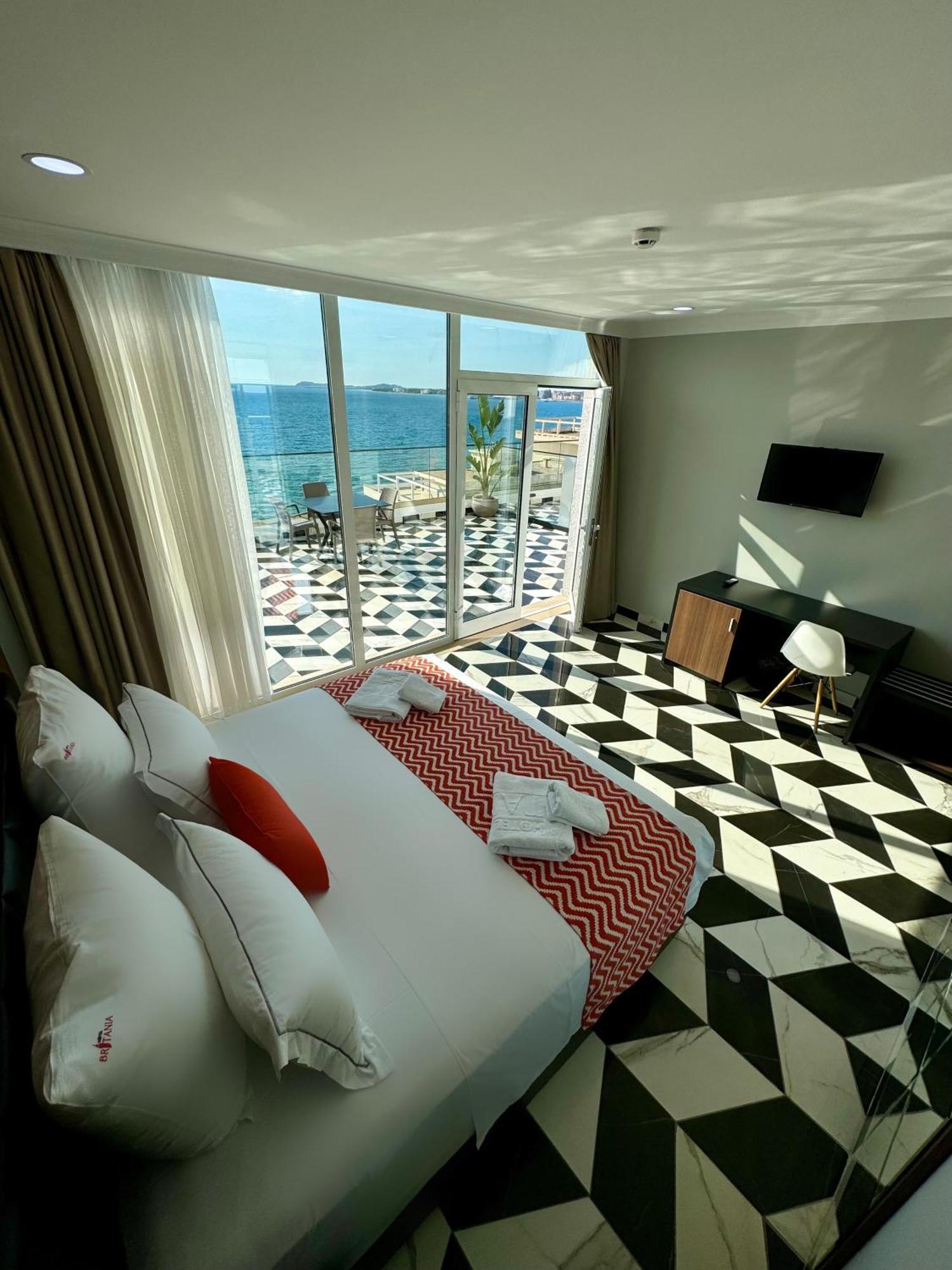 Hotel Britania วญอเรอ ภายนอก รูปภาพ