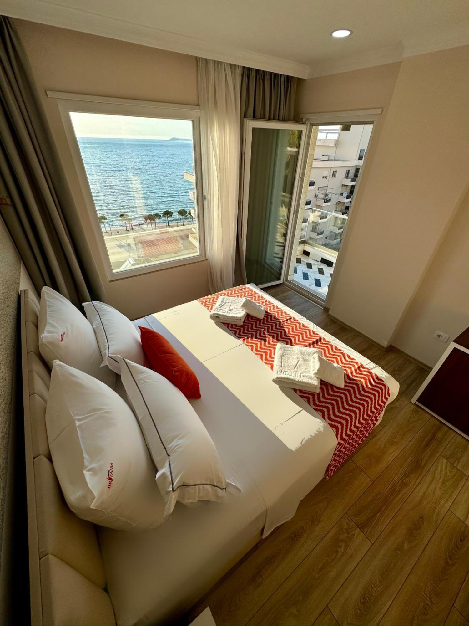 Hotel Britania วญอเรอ ภายนอก รูปภาพ